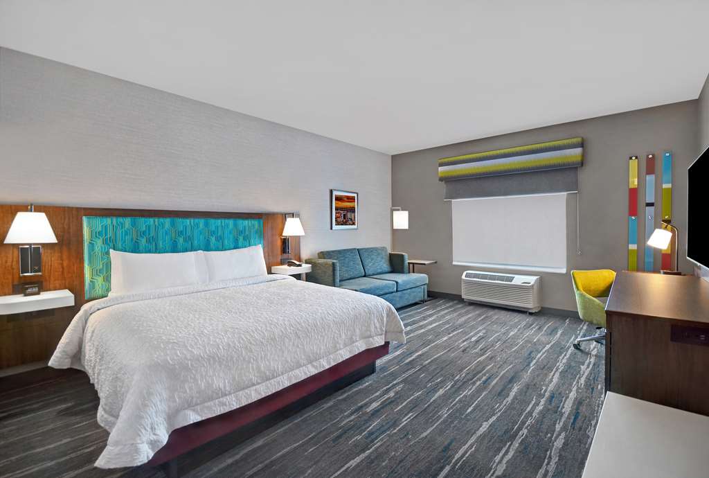 Фото Hampton Inn Las Vegas Strip South, Nv