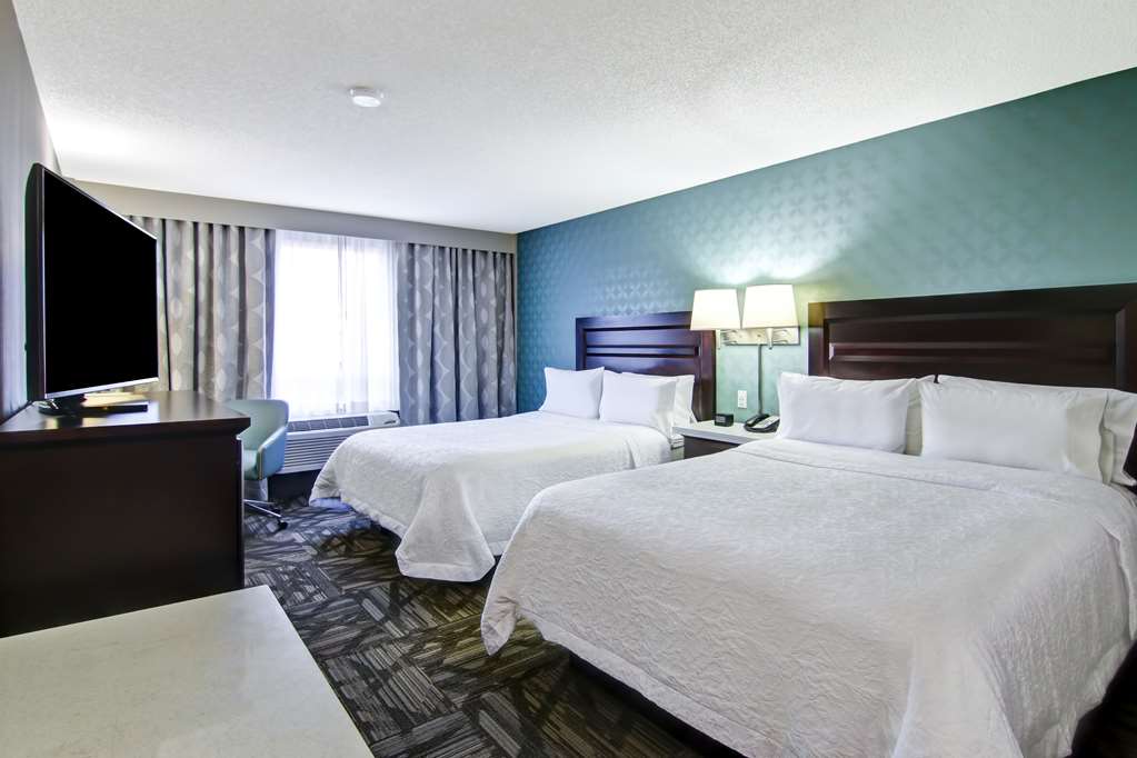Фото Hampton Inn & Suites by Hilton Calgary Airport