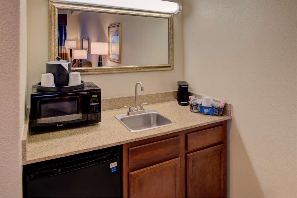 Фото Hampton Inn & Suites Ontario