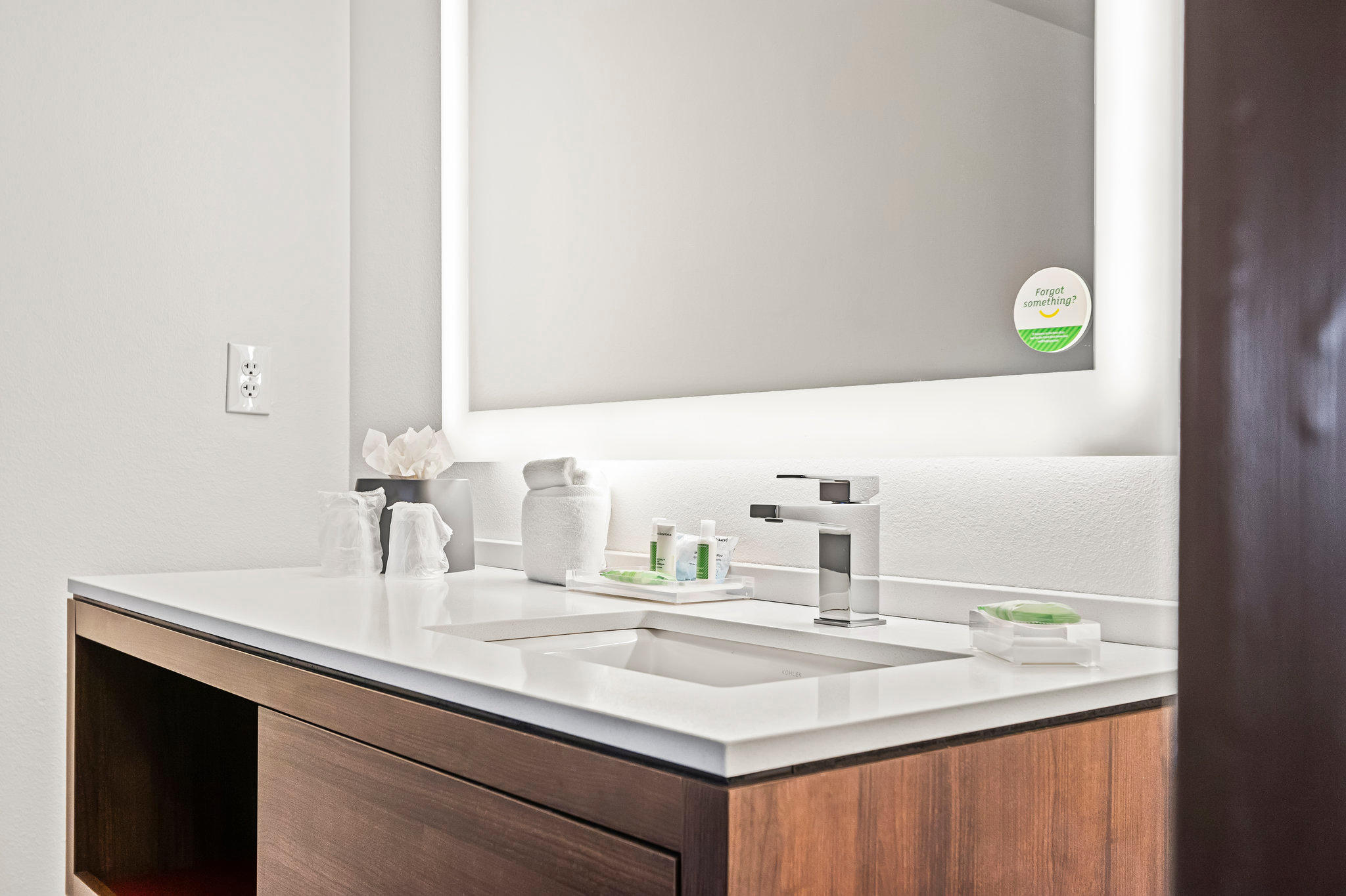 Фото Holiday Inn St. Petersburg West, an Ihg Hotel