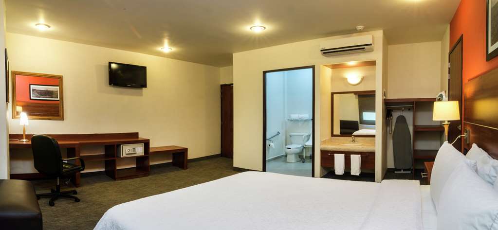 Фото Hampton Inn by Hilton San Juan del Rio