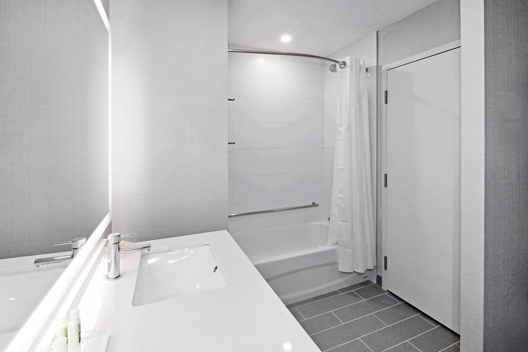 Фото Holiday Inn Hotel & Suites Calgary Airport North by IHG