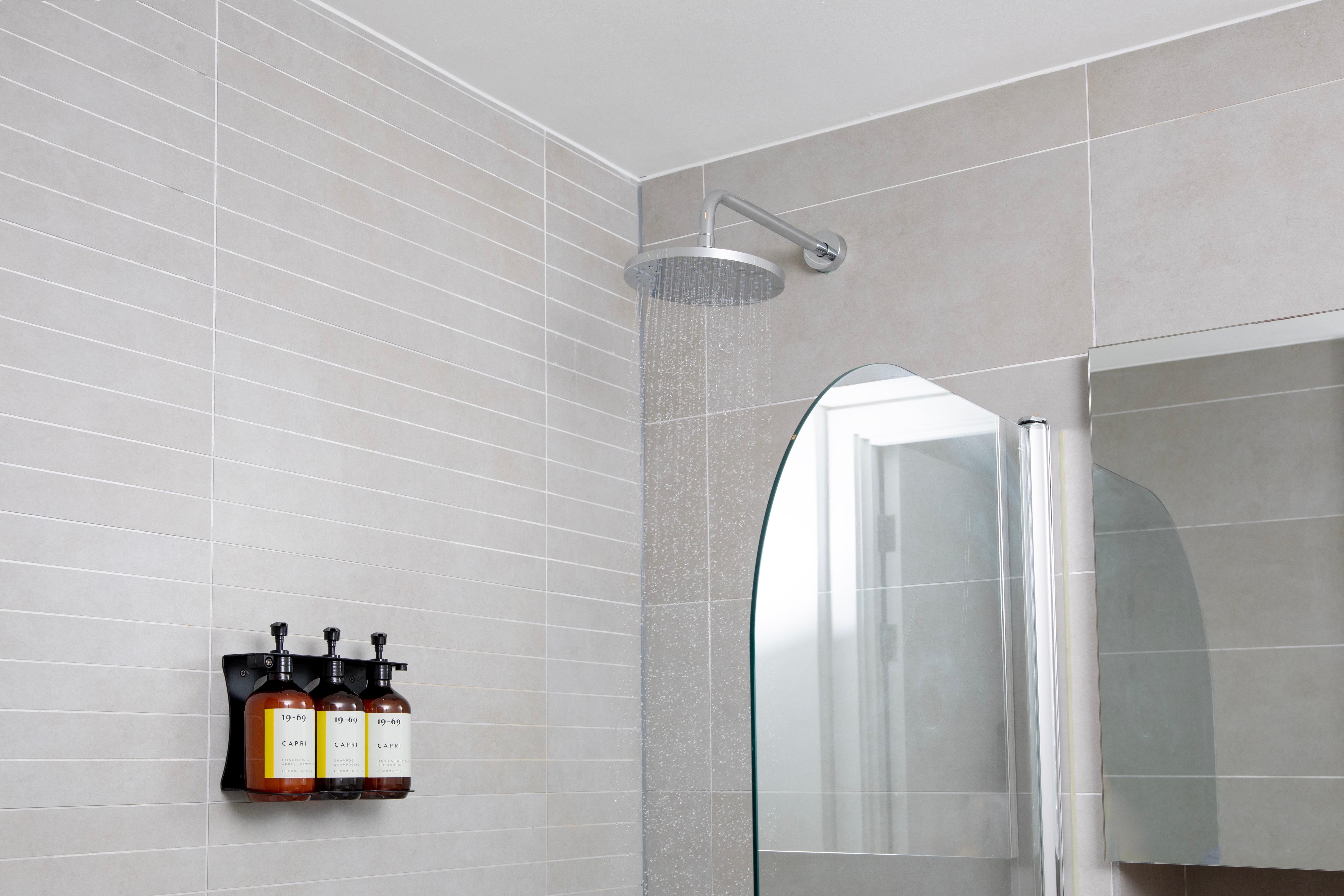 Фото Bob W Tower Hill Studios