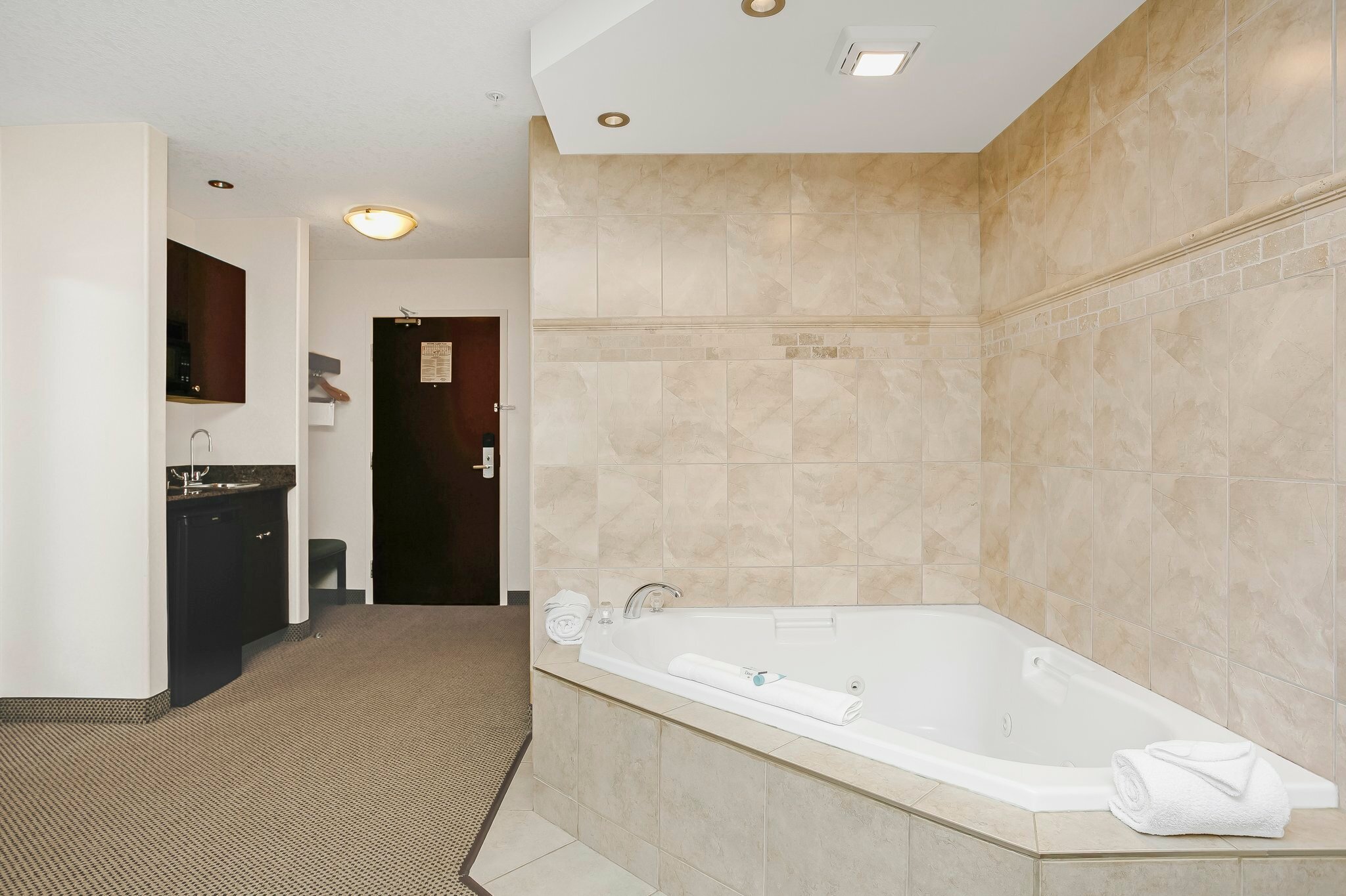 Фото Holiday Inn Express Hotel & Suites Whitecourt, an Ihg Hotel