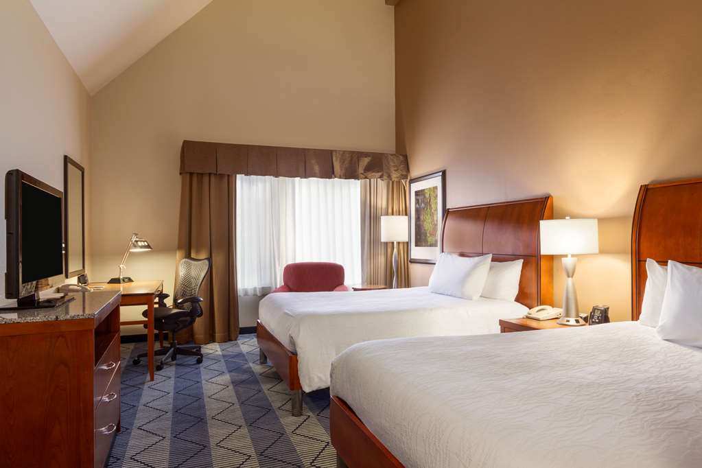 Фото Hilton Garden Inn Lancaster