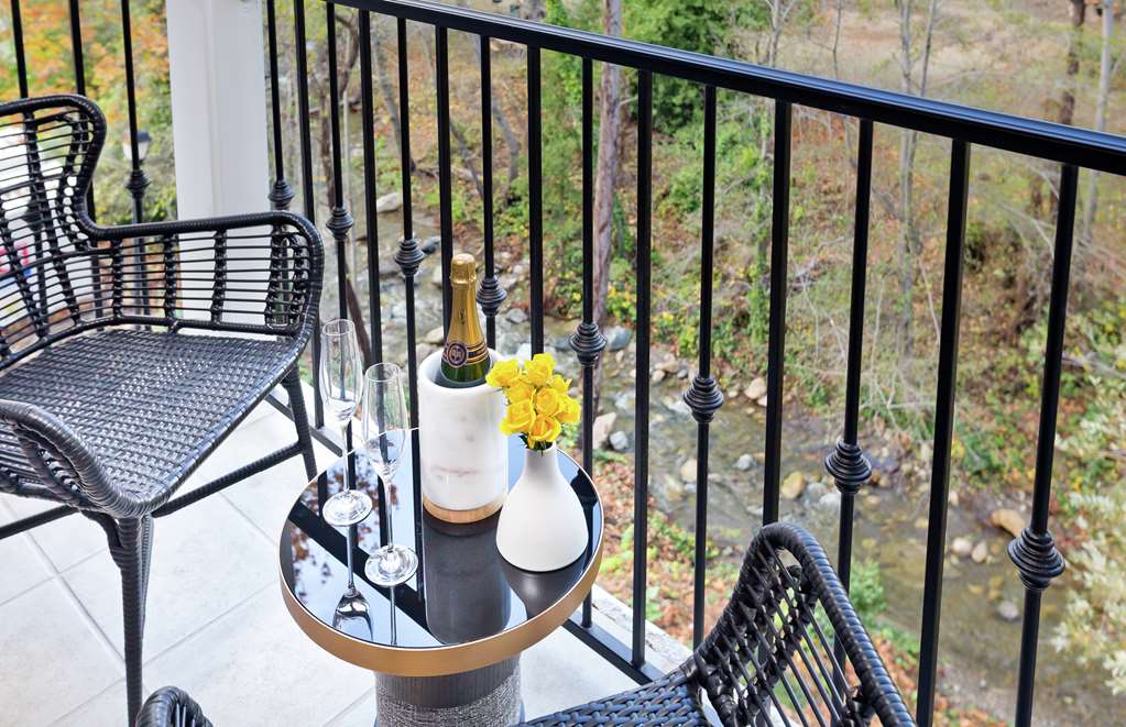 Фото The Inn at Saratoga, Tapestry Collection by Hilton