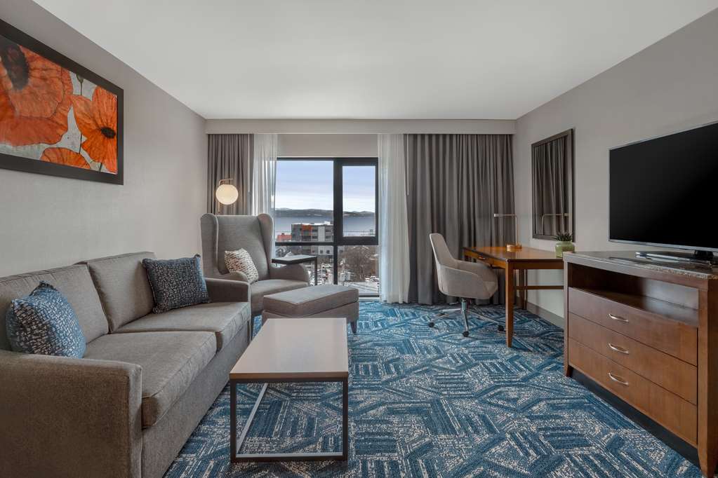 Фото Hilton Garden Inn Burlington Downtown