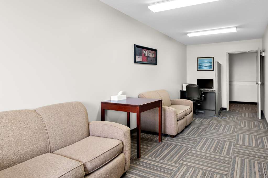 Фото Surestay Plus by Best Western Hardisty