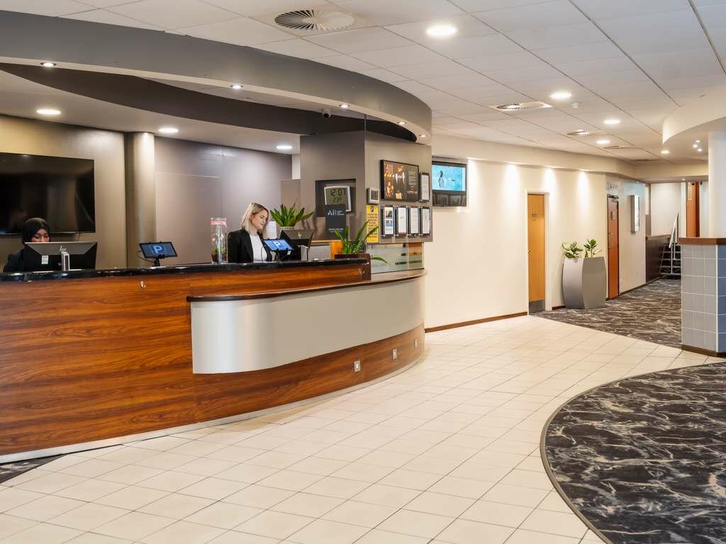 Фото Novotel Milton Keynes