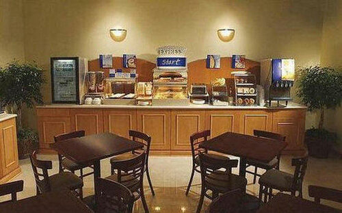 Гостиница Holiday Inn Express & Suites в Манкато