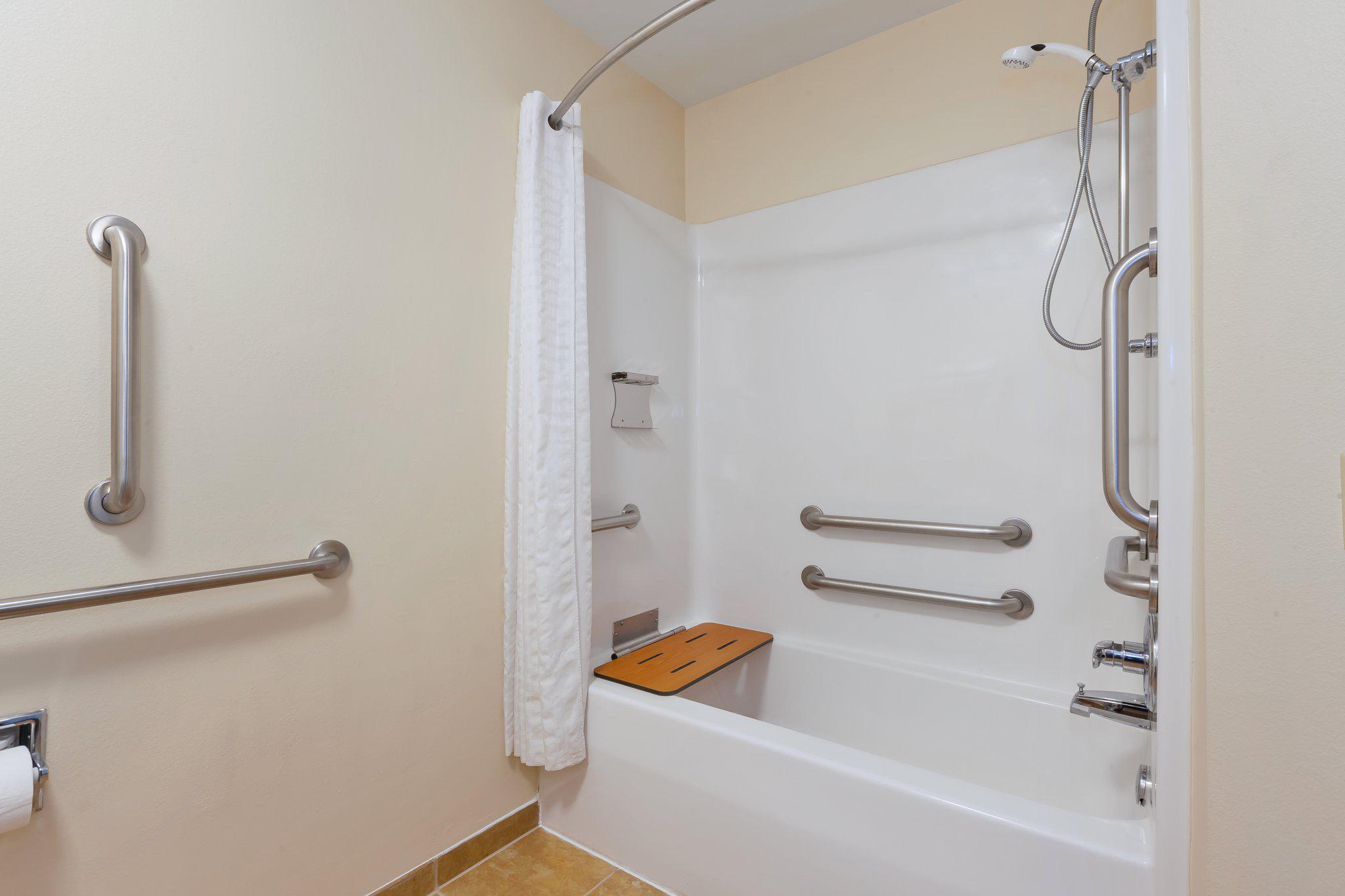 Фото Candlewood Suites Washington North, an Ihg Hotel