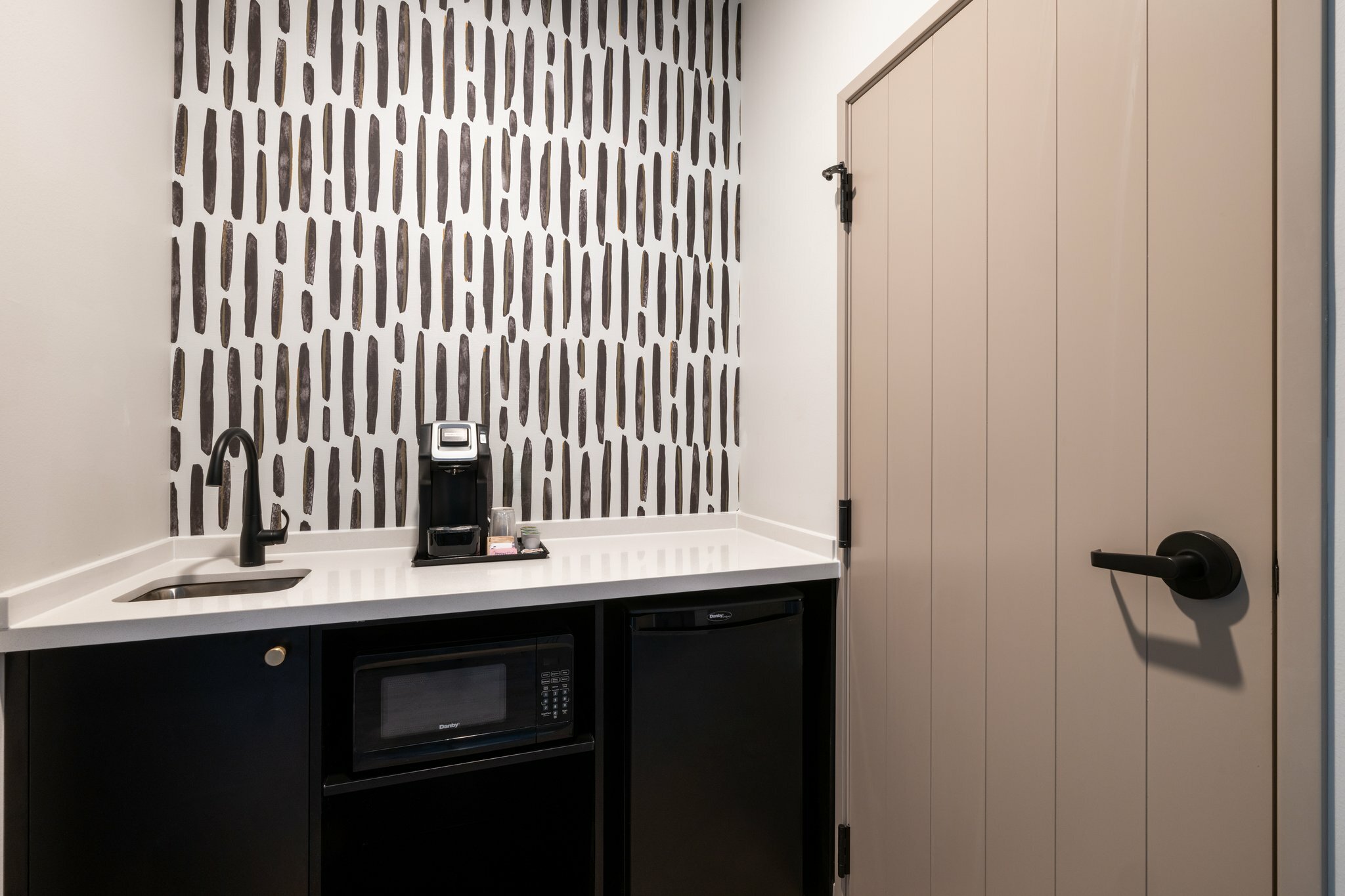 Фото Atwell Suites Kansas City Airport, an Ihg Hotel