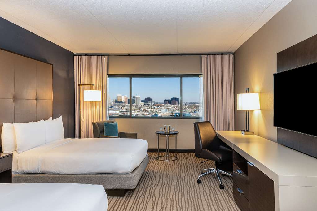 Фото DoubleTree by Hilton Hotel Newark Airport