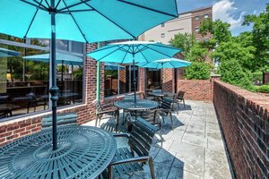 Гостиница Hampton Inn & Suites Nashville-Vanderbilt-Elliston Place