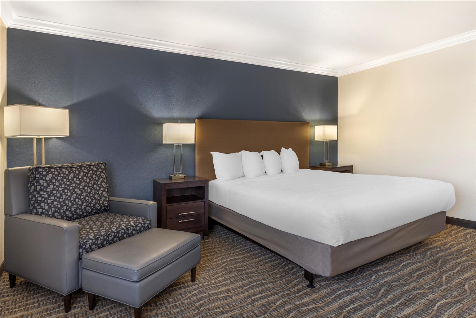 Фото Best Western Town & Country Lodge