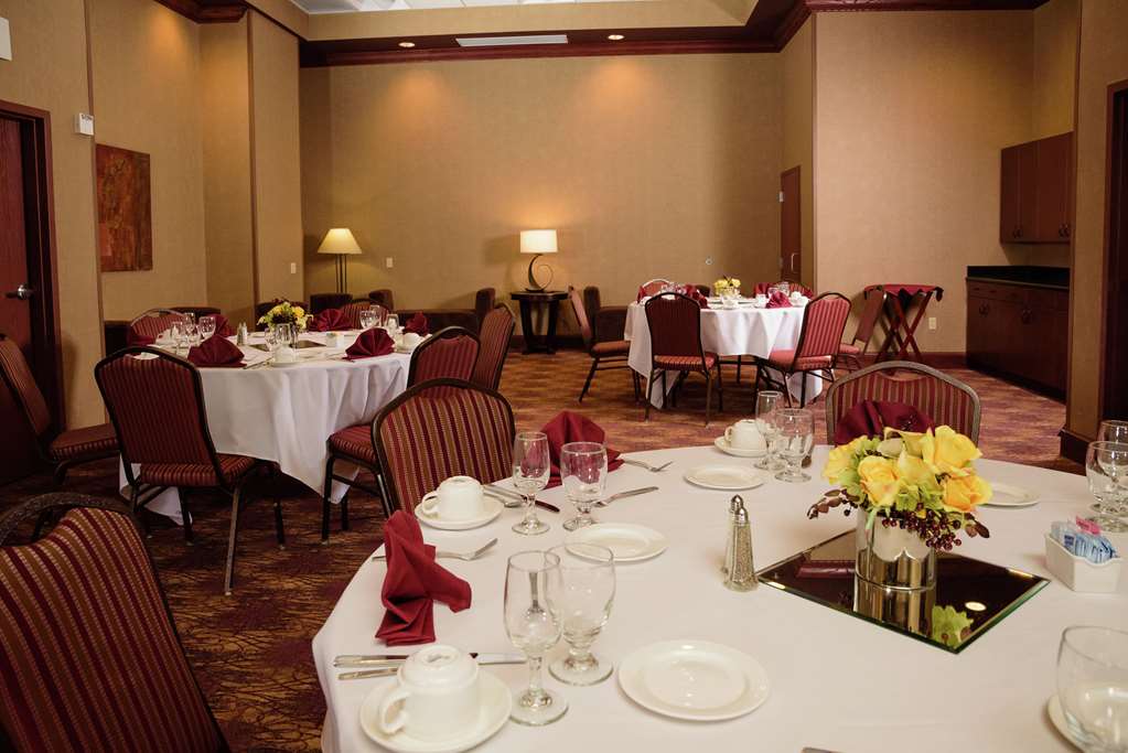 Фото Embassy Suites by Hilton Minneapolis North