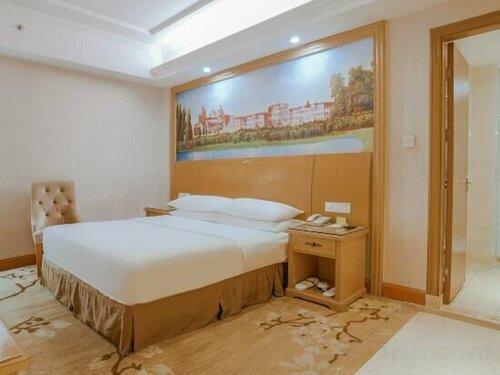 Гостиница Vienna Hotel в Дунгуани