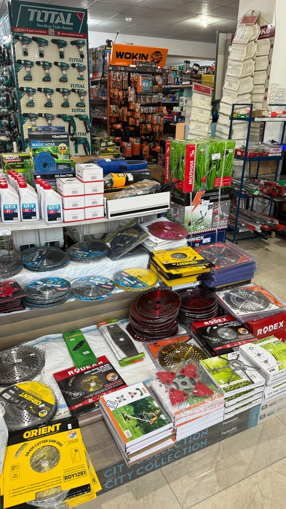 Hardware store Garun, Aragatsotn, photo