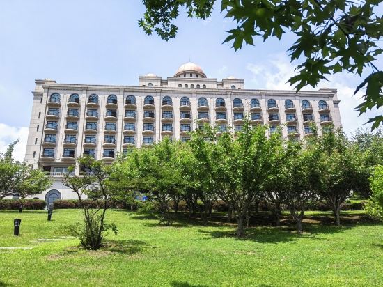 Фото Dalian International Finance Conference Center