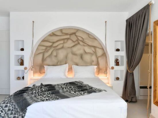 Фото Mythic Paros