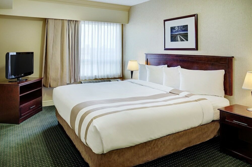 Фото Chateau Nova Kingsway