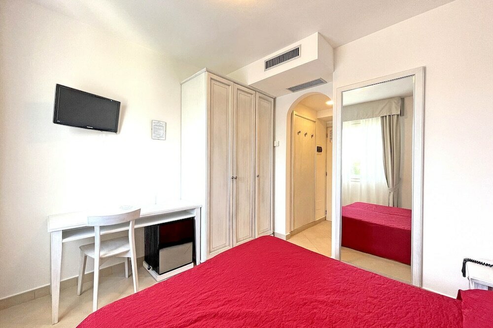 Фото Hotel Pigalle