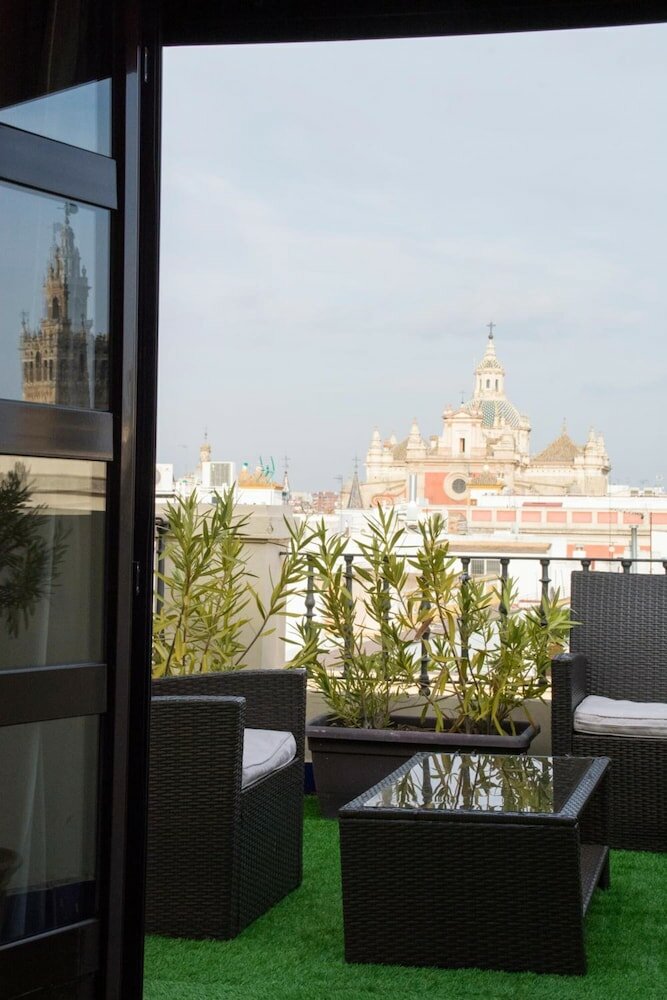 Фото Hotel Plaza Sevilla