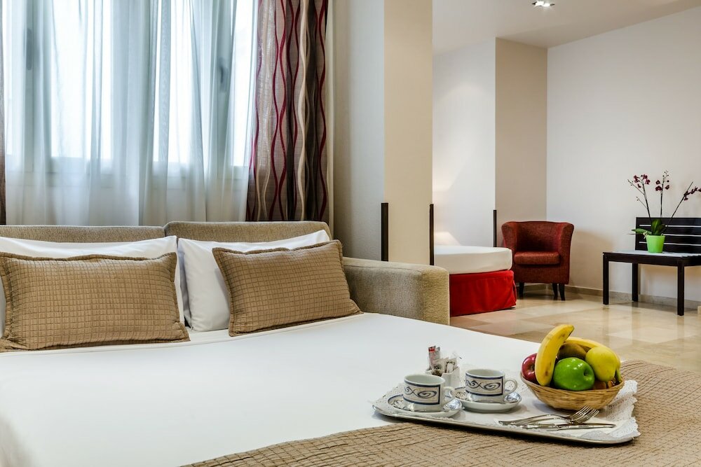 Фото Hotel Exe Suites 33