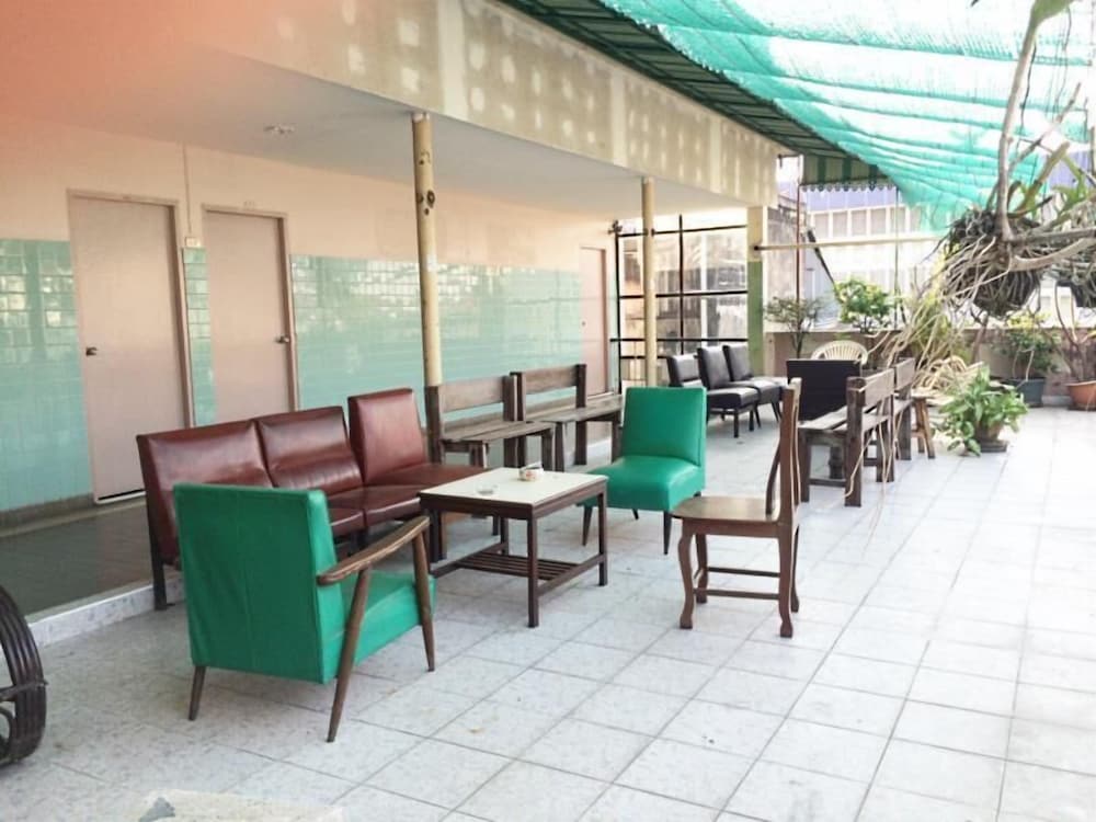 Фото Suksawad Hotel