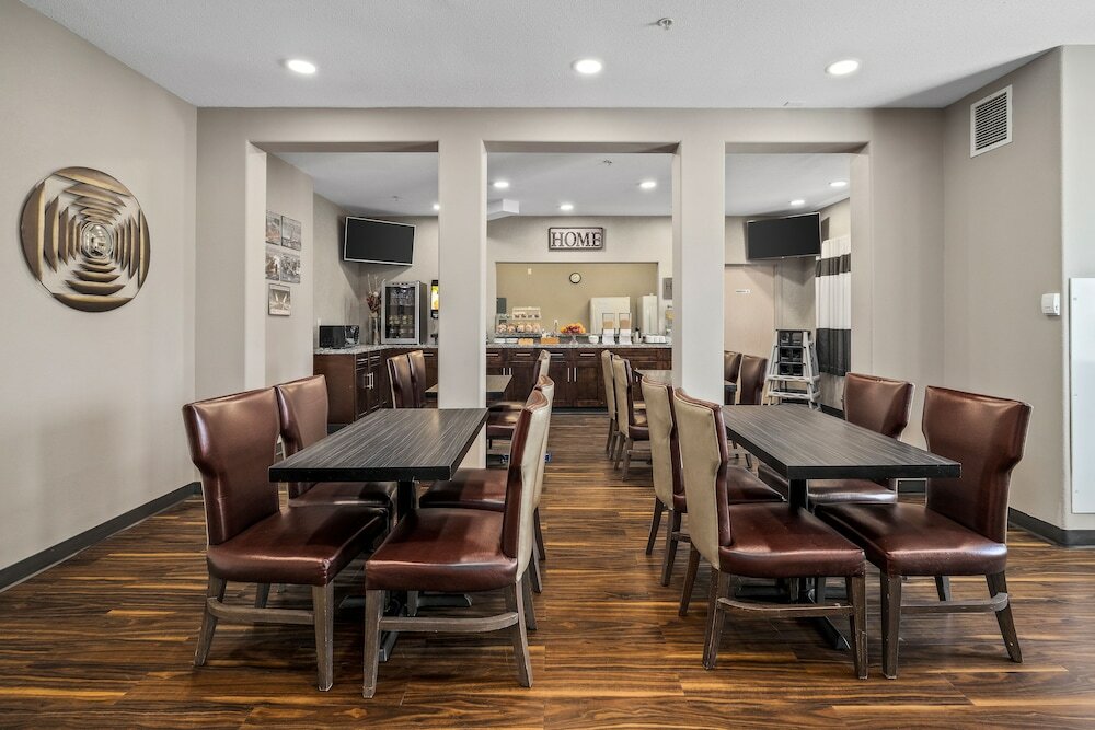 Фото Home Inn Express Medicine Hat