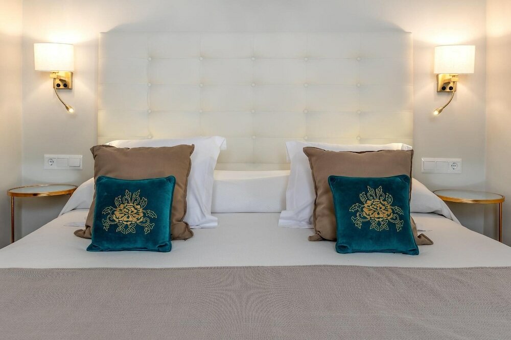 Фото Hostal Boutique Plaza Cantarero