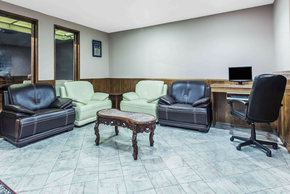 Фото Super 8 by Wyndham Irving Dfw Airport/South