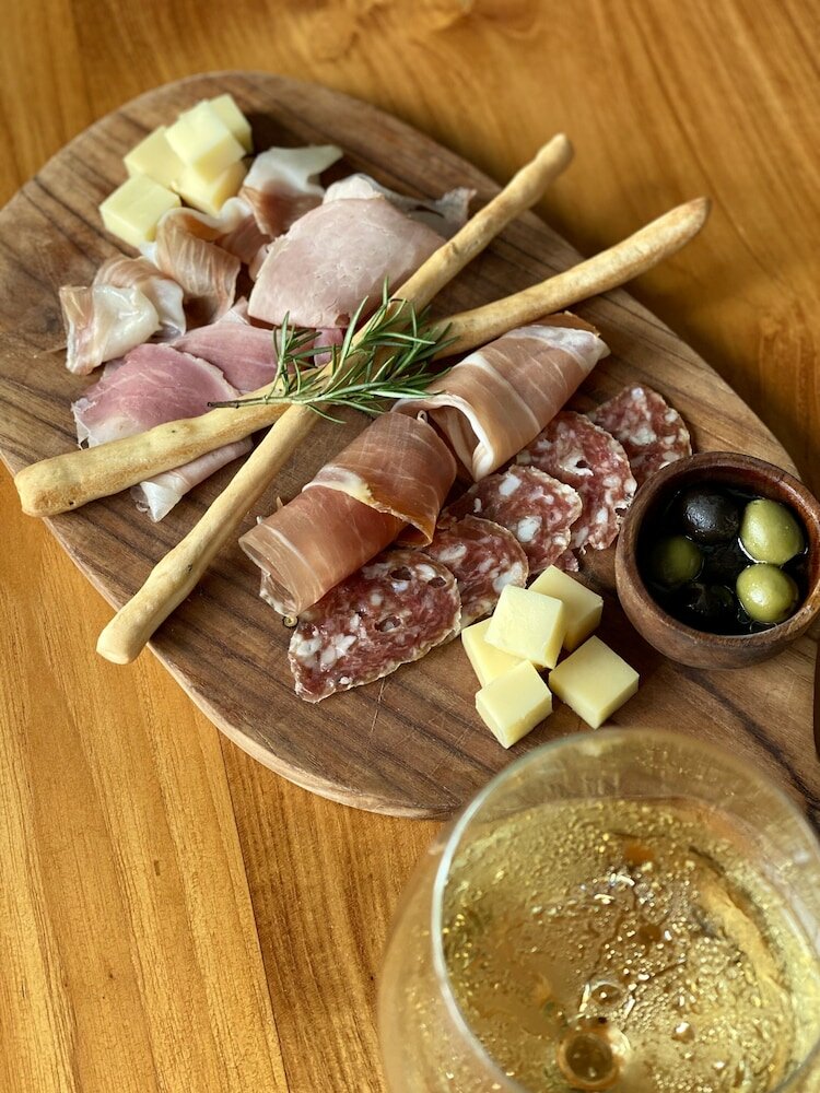 Фото Umpadhi Canggu Hotel