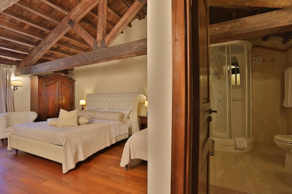 Фото Castello Castriota Scanderbeg Suites De Charme