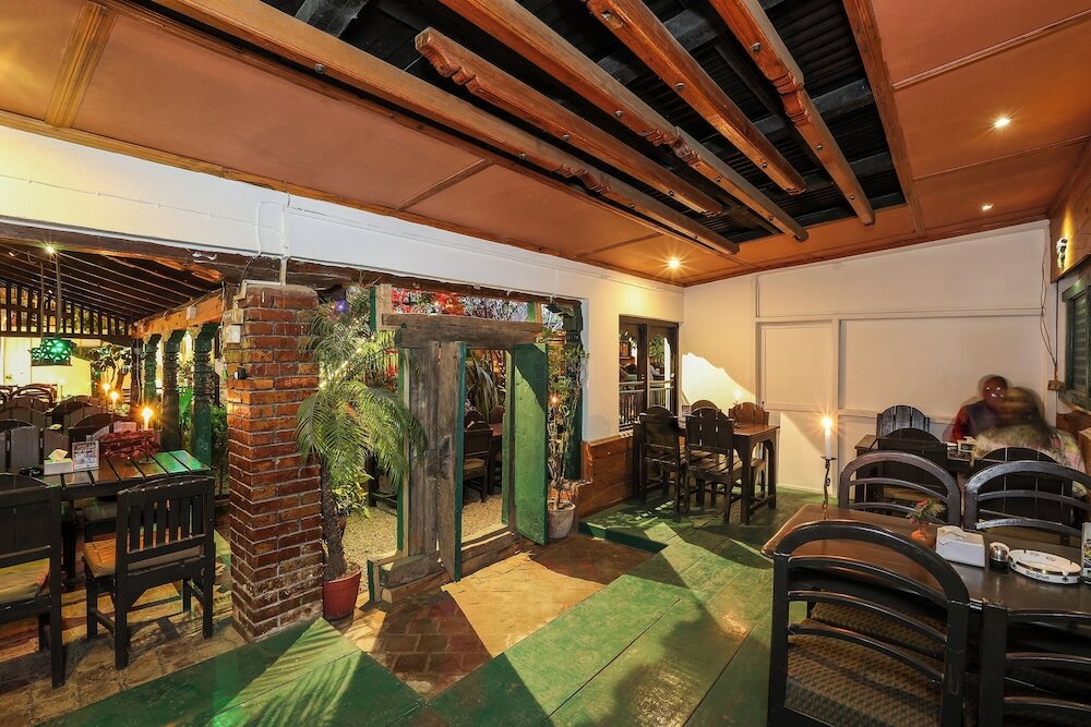 Фото Hotel Himalayan Oasis