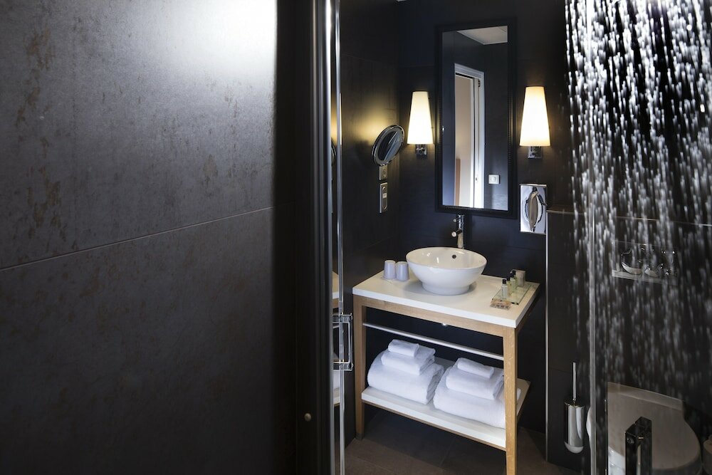 Фото Le Six Paris Hôtel & Spa