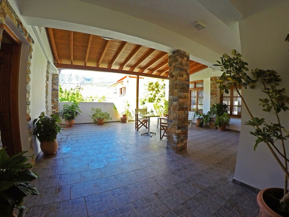 Фото Tarsanas Apartments