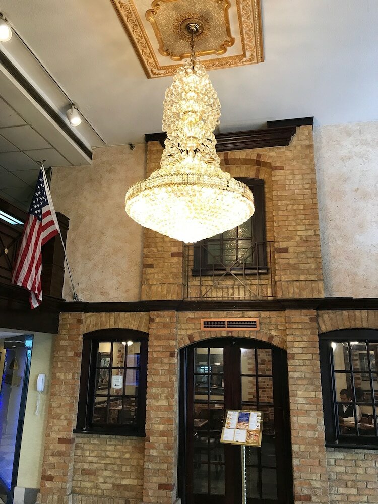 Фото Howard Johnson Hotel by Wyndham Newark Airport