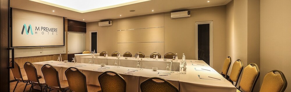 Фото M Premiere Hotel