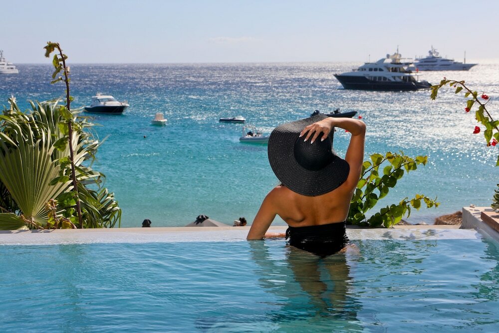 Фото Mykonos Dove Beachfront Hotel