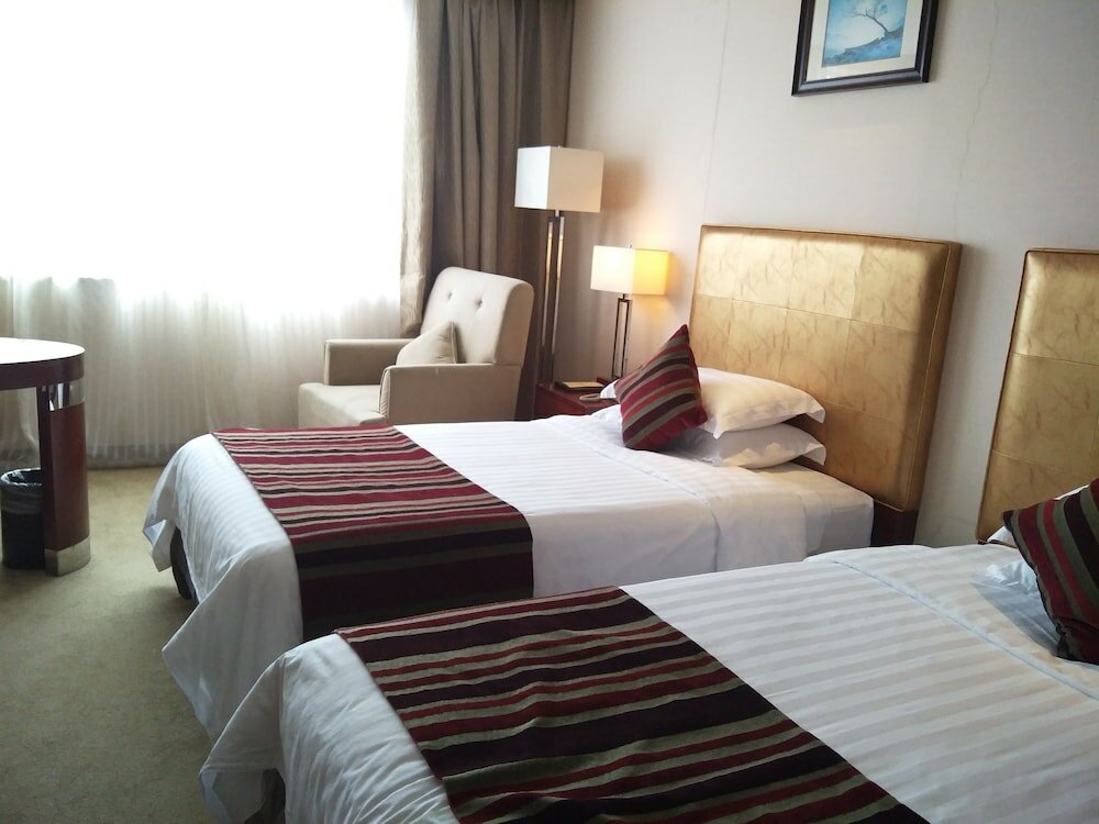 Фото Maison New Century Hotel Ningbo