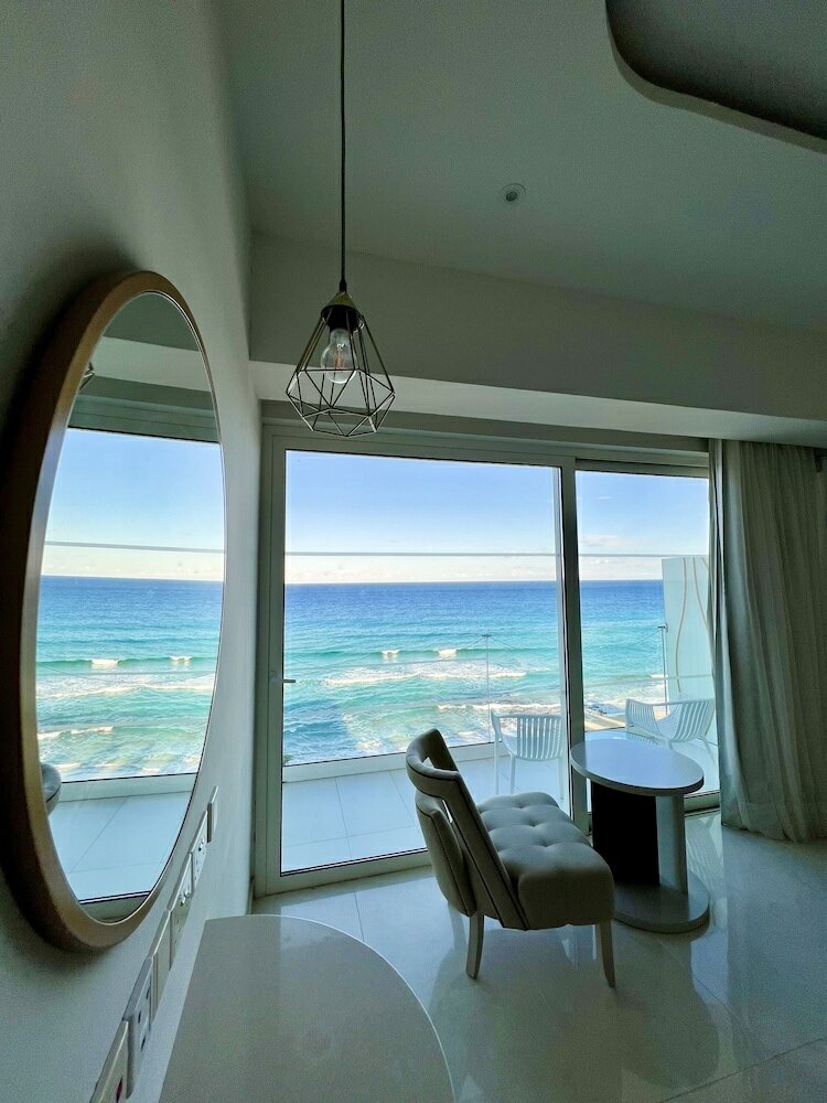 Фото Constantinos The Great Beach Hotel