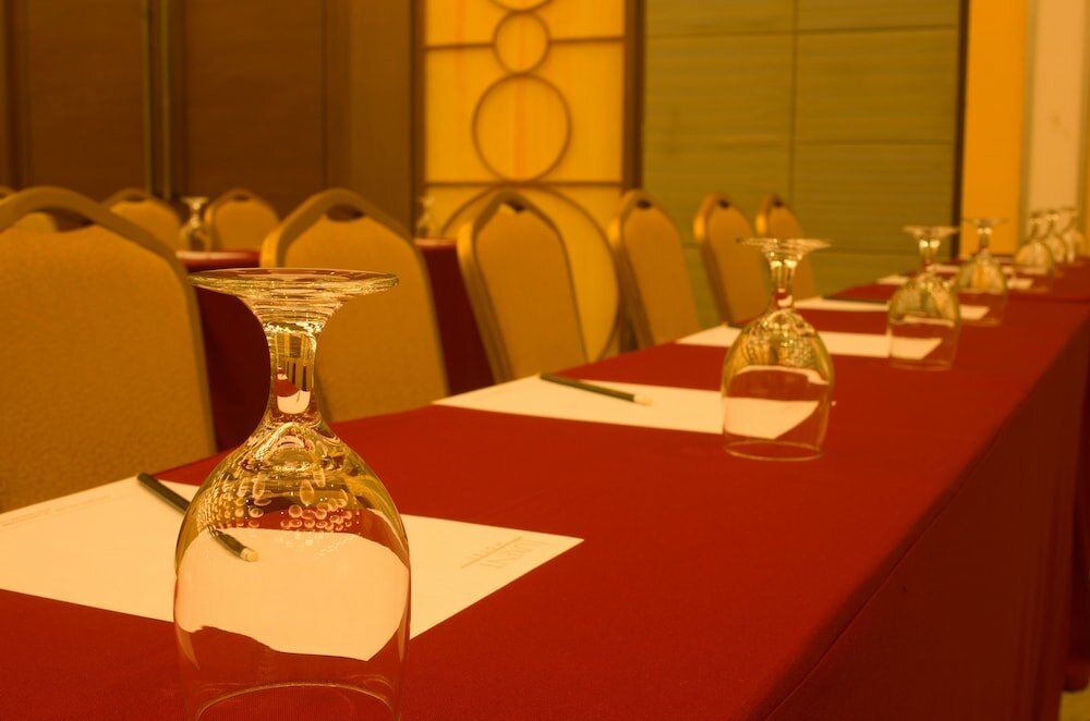 Фото Luxent Hotel