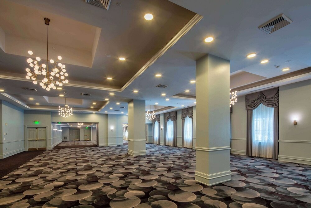 Фото Collegian Hotel & Suites Trademark Collection by Wyndham