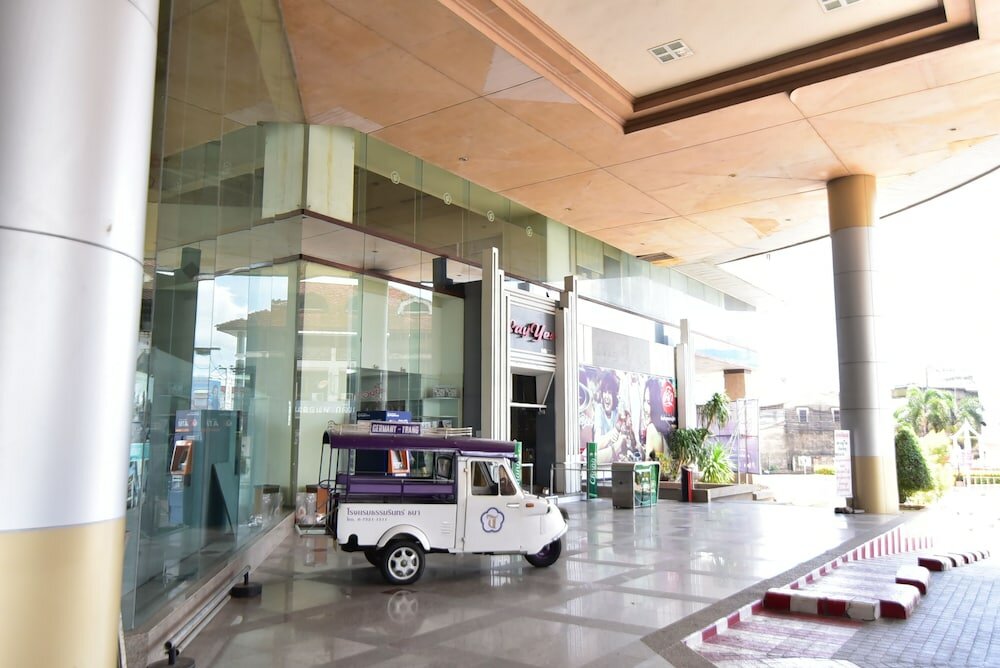 Фото Thumrin Thana Hotel