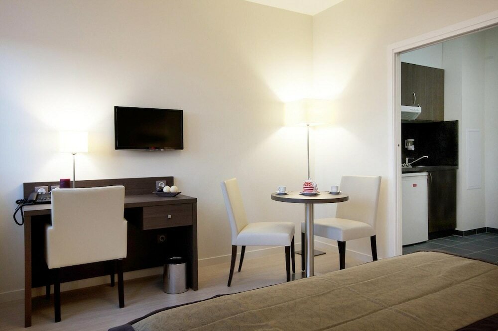 Фото Residhome Reims Centre