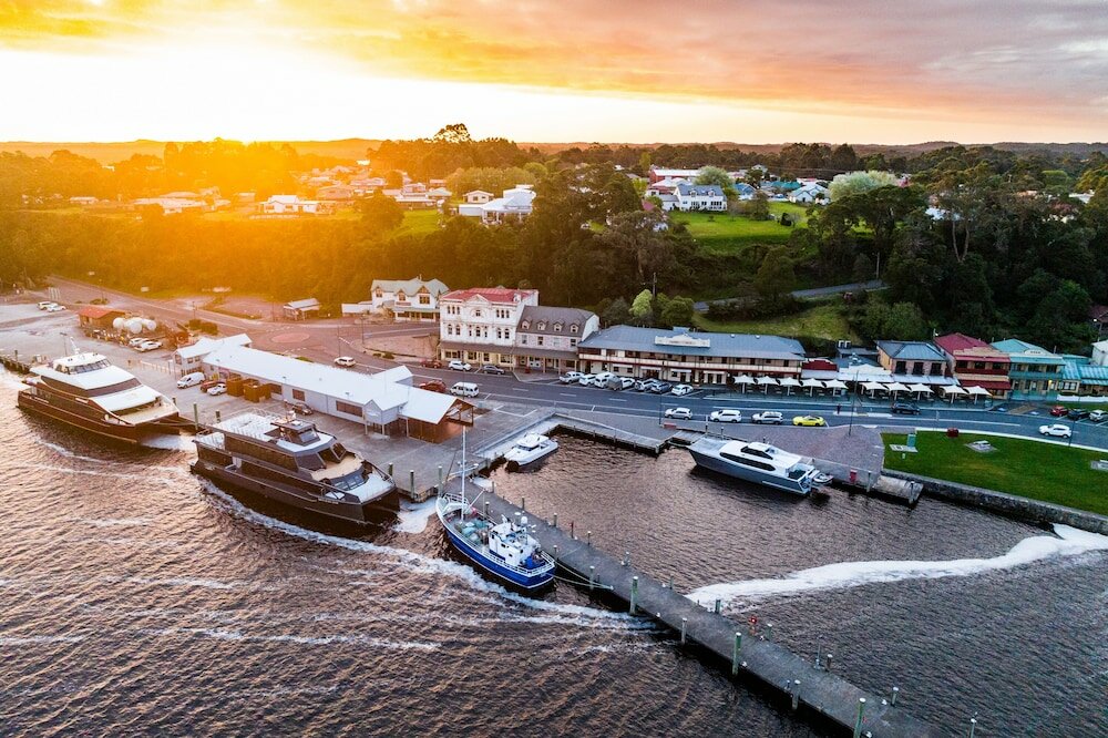 Фото Strahan Village