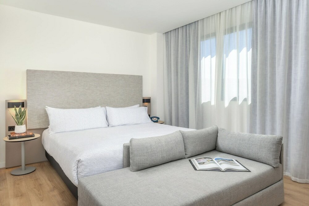 Фото Hotel Valencia Oceanic Affiliated by Meliá