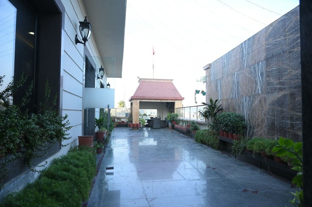 Фото Leela Grande Hotel