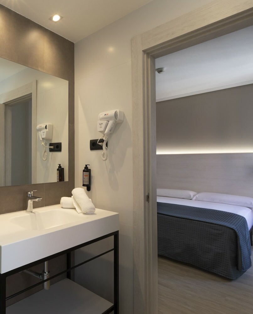 Фото Hotel Porcel Ganivet